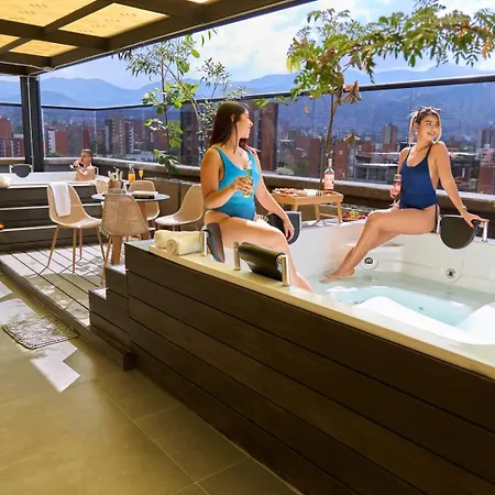 Stadium Hideaway Rosa Negra Jacuzzi
